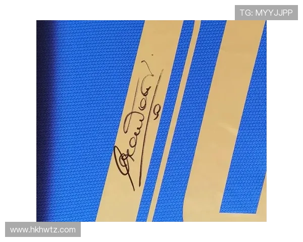 全球最昂贵足球明星签名的背后故事与市场价值分析