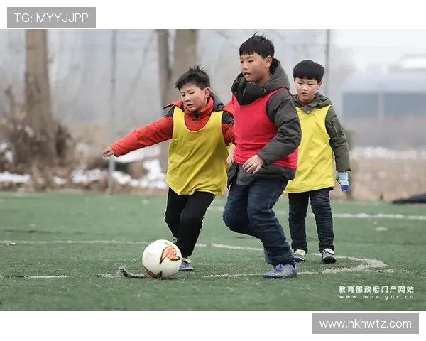 儿童同款足球明星鞋子让小球员尽享运动乐趣与时尚风采 儿童同款足球明星鞋子让小球员尽享运动乐趣与时尚风采