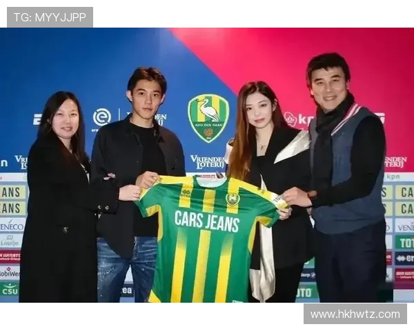 足球巨星与儿子温馨合影展现父子情深瞬间引发网友热议